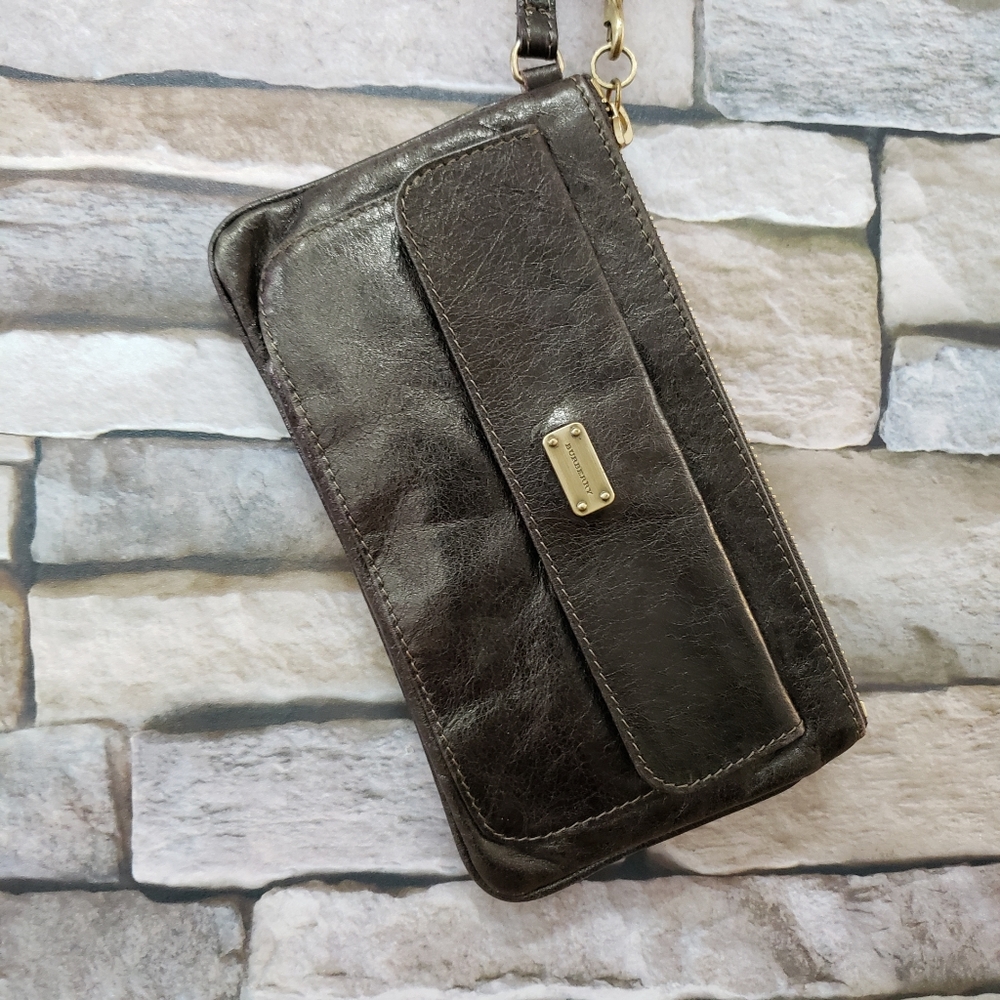 BURBERRY* Distressed leather wristlet pouch - Picture 3 of 8